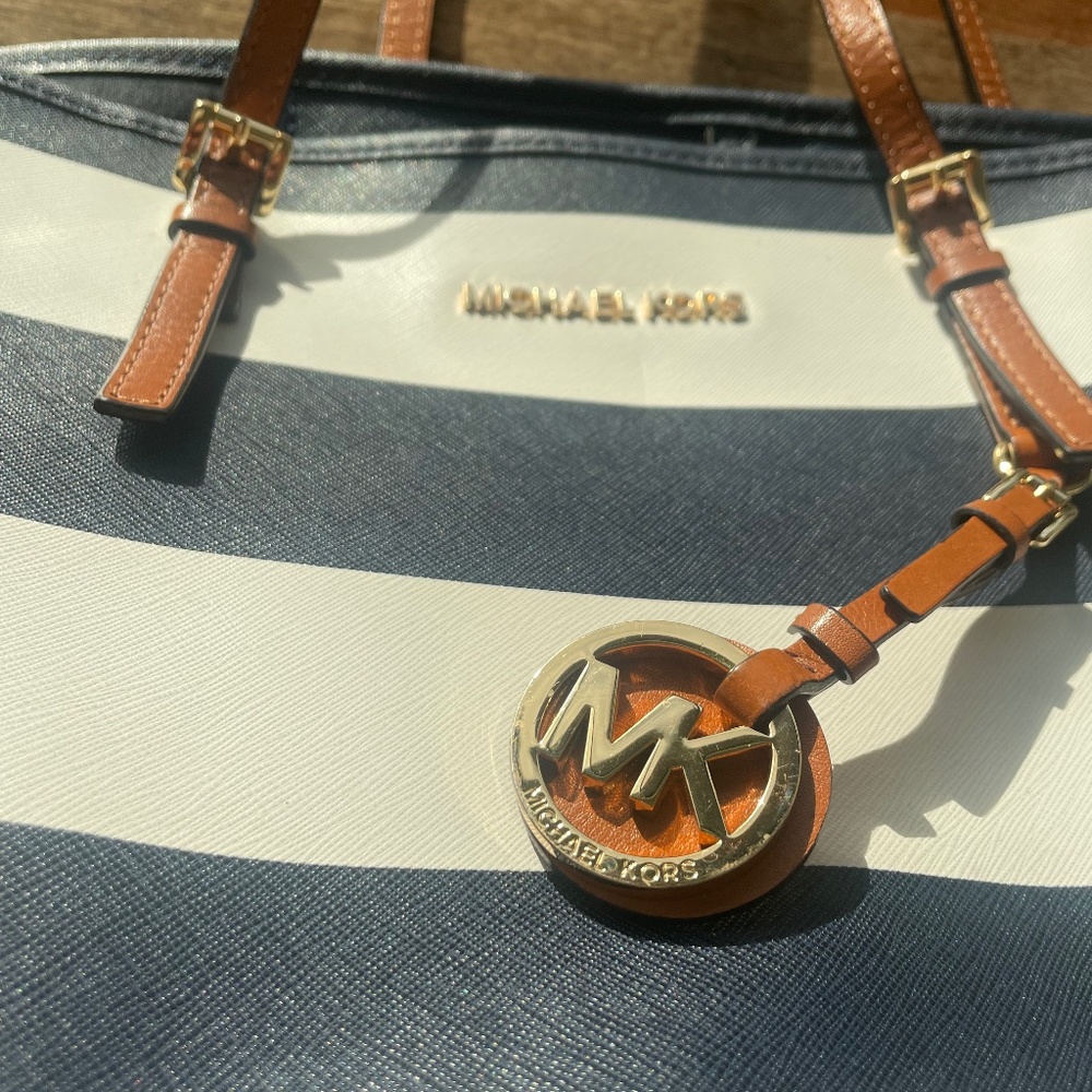 Michael Kors Jet Set Travel Stripe Tote - LARGE - Picture 3 of 6